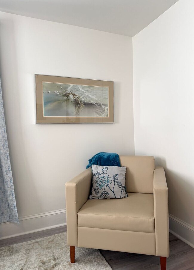 Building Photo - Furnished 2 bed 1 Bath Home