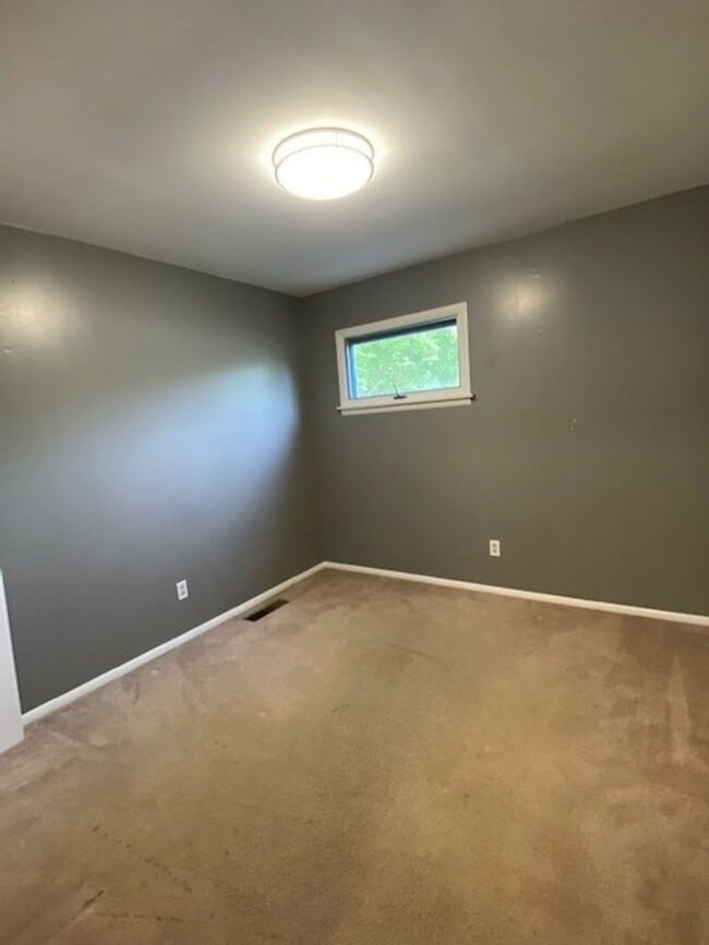 Building Photo - Beautiful 3 bedroom/2 bath home in South W...