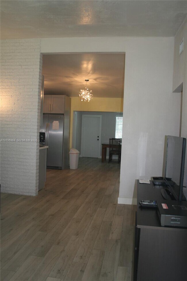 Building Photo - 621 SW 64th Way