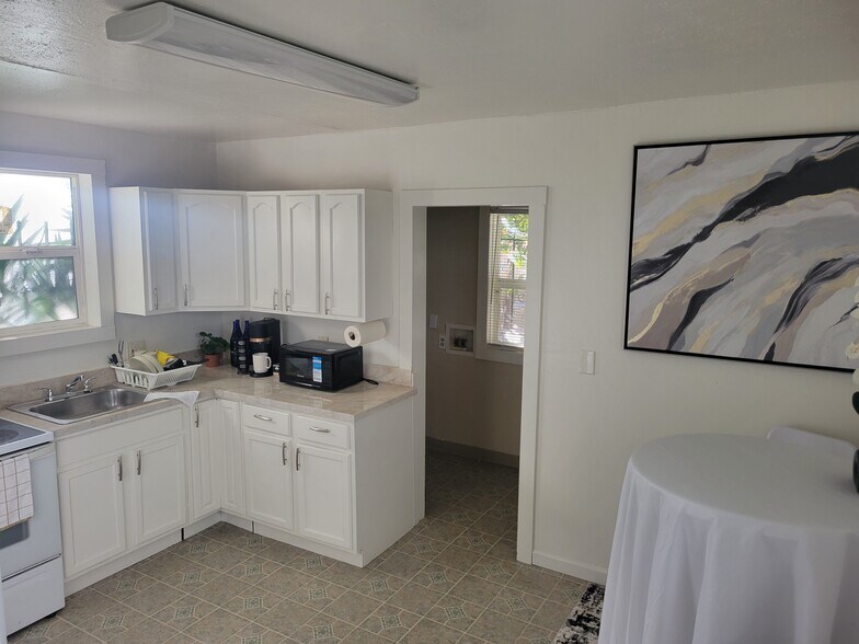 Kitchen counter space demo - 979 37th St