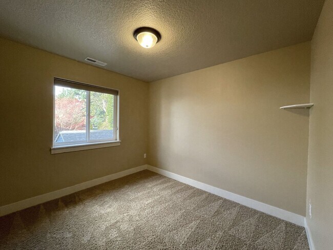 Building Photo - Fantastic South Tabor Home with Attached Garage, Washer/Dryer, A/C