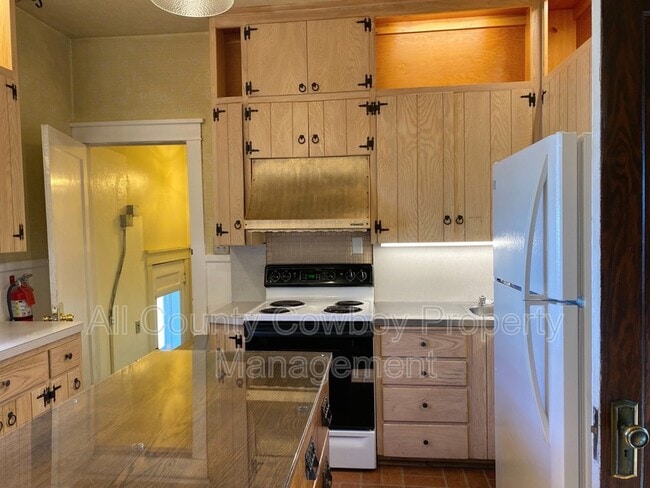 Building Photo - 623 E Lewis St