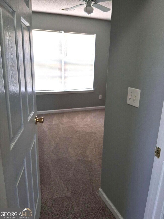 Building Photo - 132 Hawkeye Ln NW