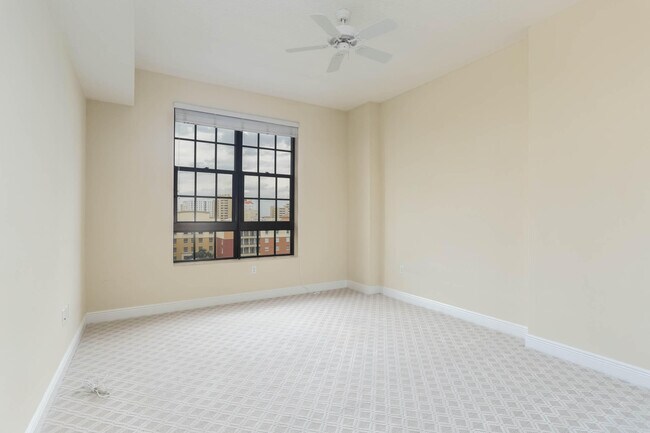 Building Photo - 701 S Olive Ave