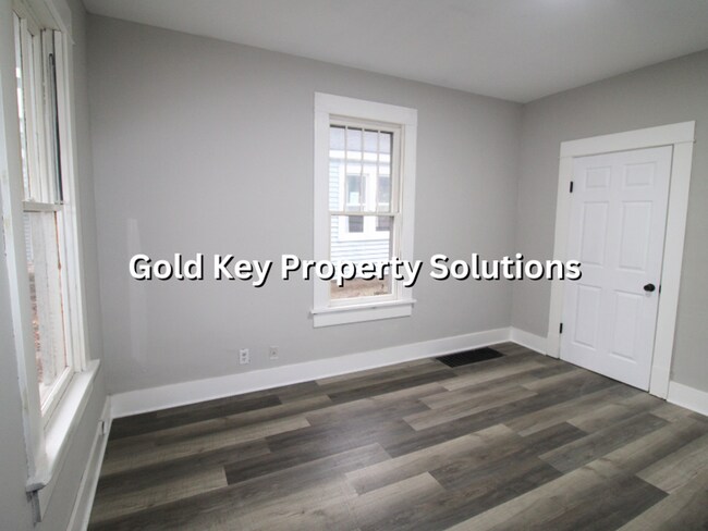 Building Photo - Updated 3 BR 1 BA House with Covered Porch and Central Air (SECTION 8 APPROVED)