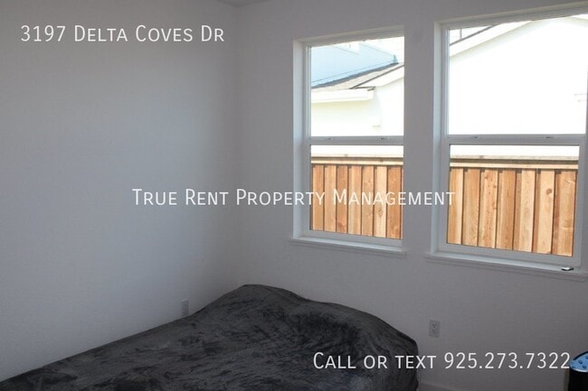 Building Photo - Gorgeous 5 Bed, 3 Bath in Highly Desirable...