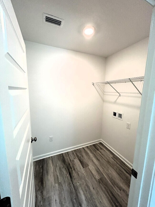 Building Photo - 133 Staggerbush St