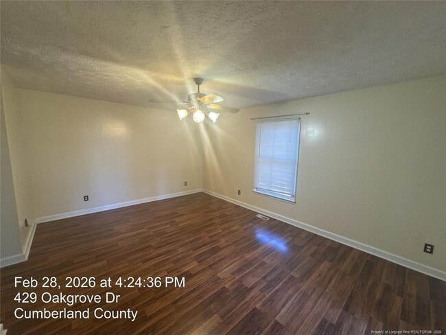 Building Photo - 429 Oakgrove Dr