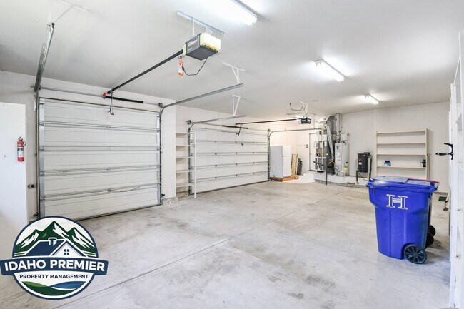 Building Photo - 418 E Trailside Dr