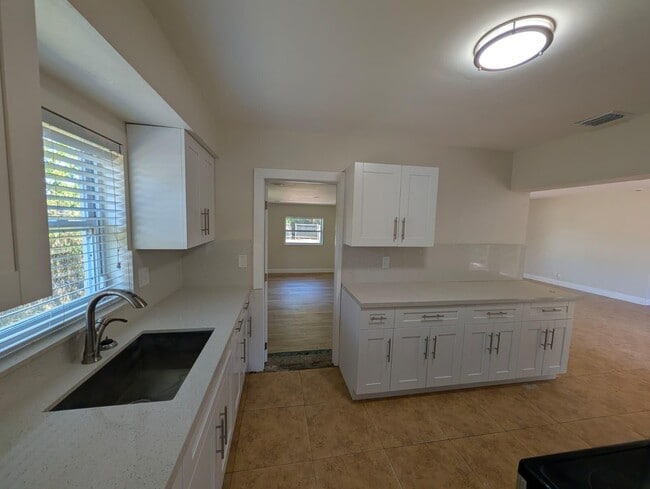 Building Photo - 180 Penn Way