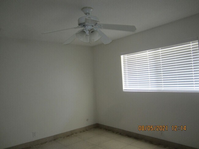 Building Photo - 2 br, 1 bath House - 4314 UNIVERSITY AVE #8