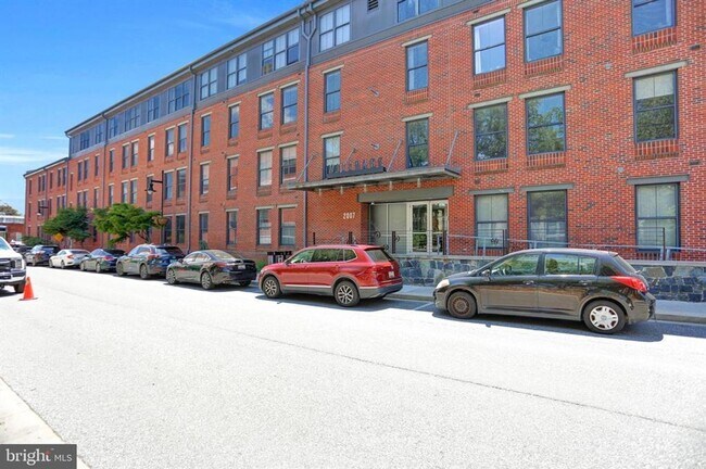 A closer look at Penthouse Apartment In Trendy Neighborhood