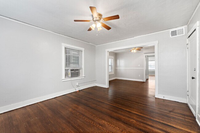 Floorplan - 1115-1121 W 40th ST