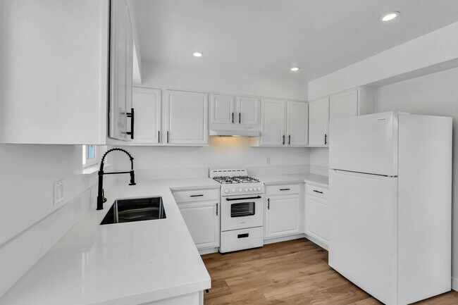 Building Photo - 1408 Hermes Ave