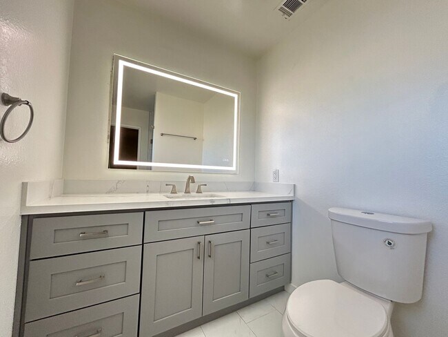 Building Photo - Upgraded Single Story Home No HOA!
