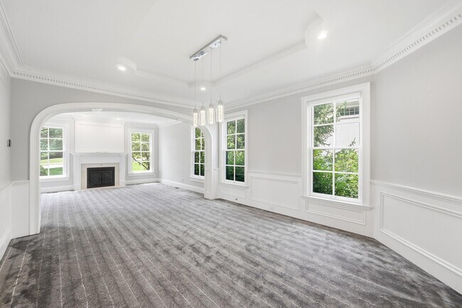Building Photo - 678 Canterbury Dr