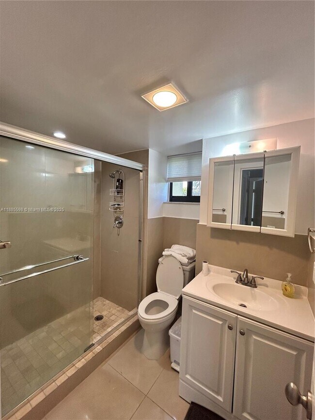 Building Photo - 301 Golden Isles Dr