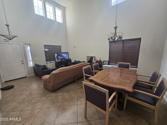 Building Photo - 8814 W Magnolia St