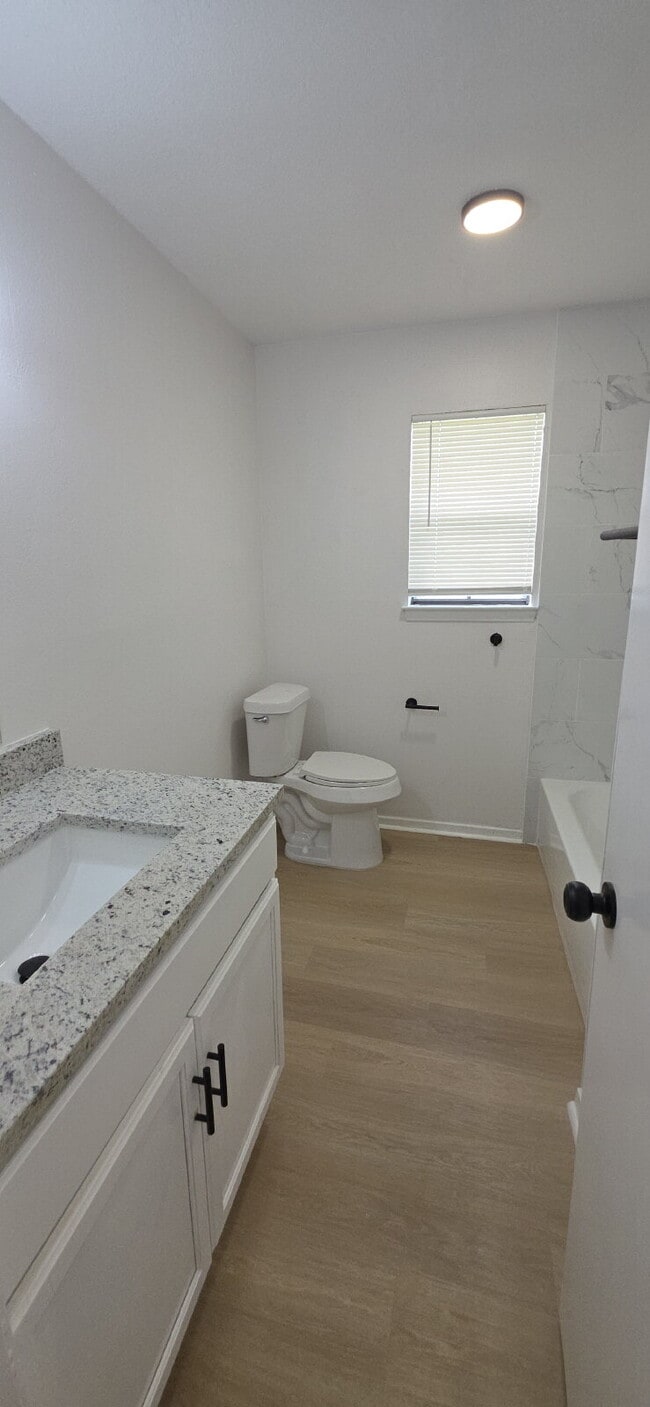 Building Photo - Beautifully remodeled first-floor condo with 2 bed & 2 bath