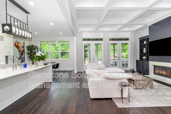 Building Photo - 6343 Wildwood Dr