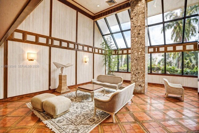 Building Photo - 520 Brickell Key Dr