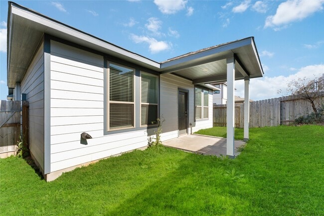 Building Photo - 25587 Blossom Ct