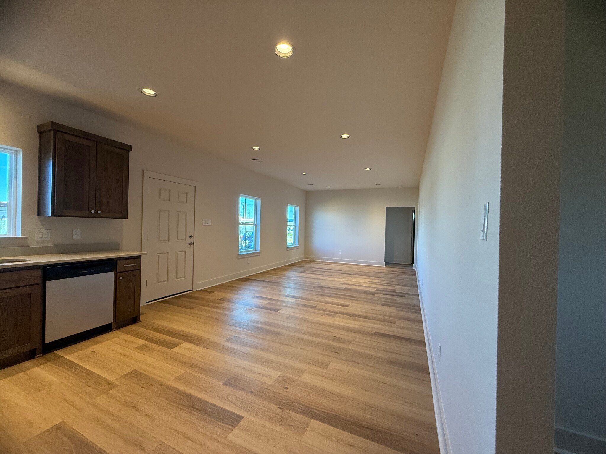 Building Photo - 207 Railroad Ave