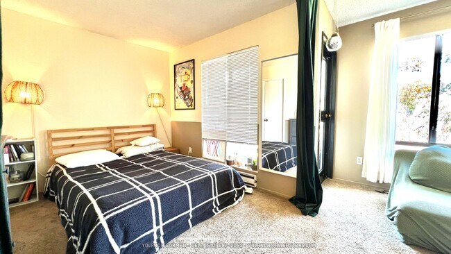 Building Photo - Lovely Top Floor Studio at Watergate Community - Partially Furnished