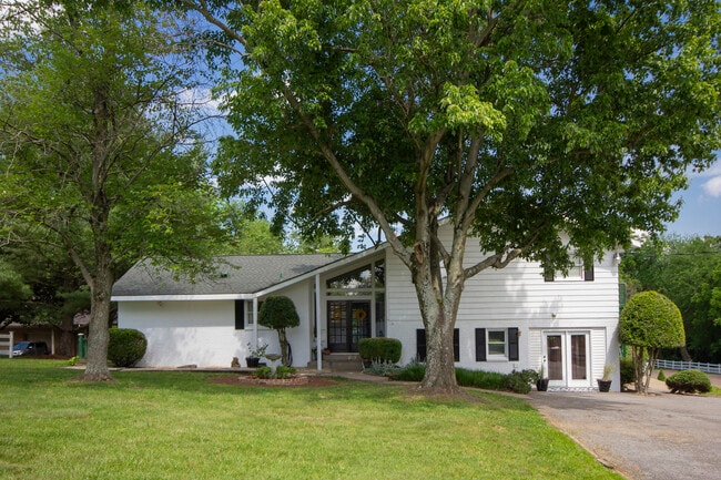 Building Photo - 2500 Holt Rd
