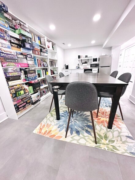 Building Photo - 1427 Parkwood Pl NW