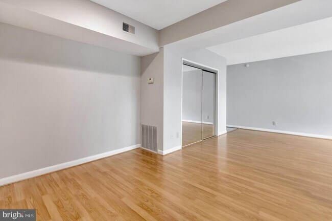 Building Photo - 208 Skyhill Rd