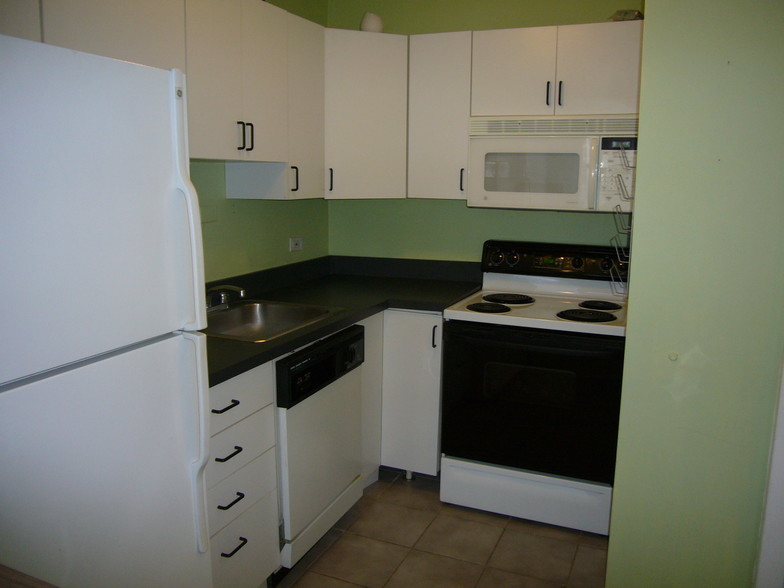 Building Photo - 4250 N Marine Dr