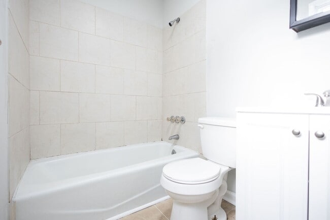 Building Photo - 2 Bedroom House for Rent in Macon, GA – THIS IS NOT A DUPLEX Near Mercer University | $900/mo