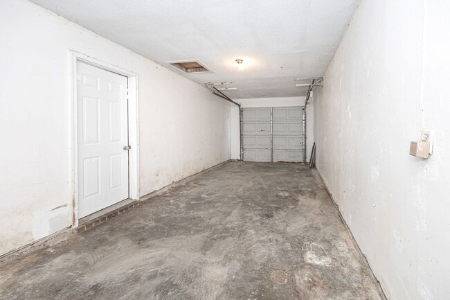 Building Photo - 3 Bedroom 1.5 Bath Home in Gautier!