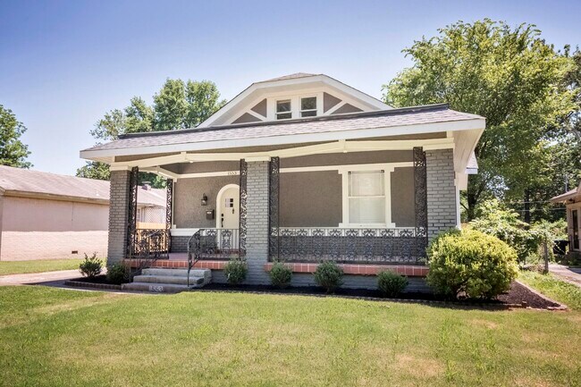 Building Photo - 1553 North Pkwy