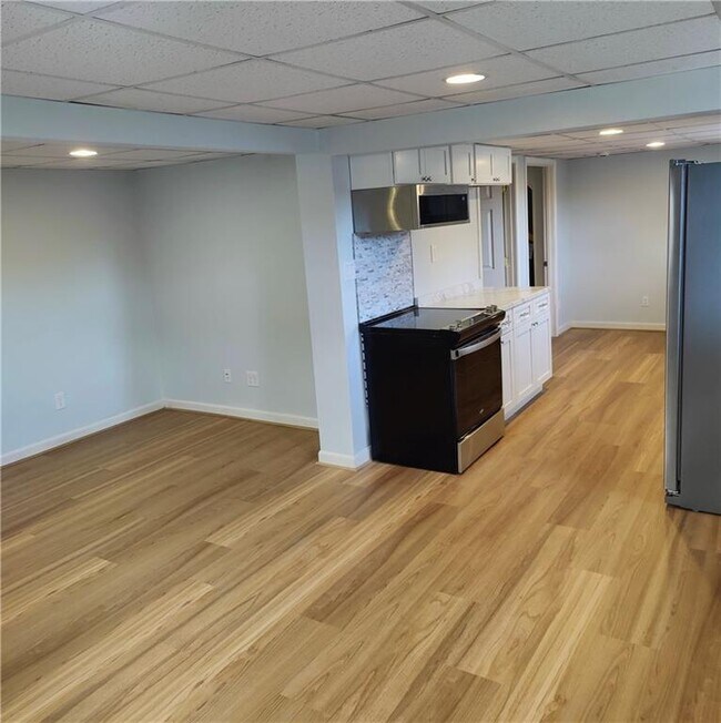 Building Photo - 52-52 Mapleville Main