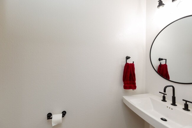 Building Photo - 3 Bedroom Townhome in the Escala Community of Mission Valley