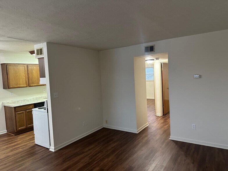 Building Photo - 3000 Fordhaven Rd