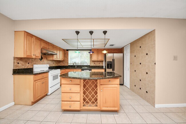 Building Photo - 12707 Corona Ln