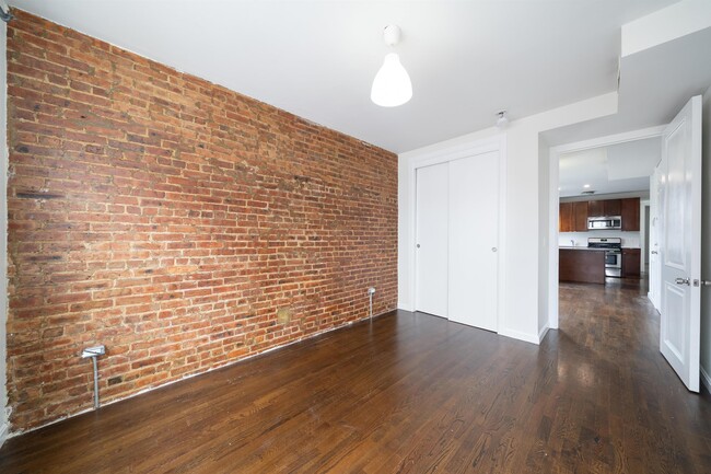 Building Photo - 386 Bergen Ave