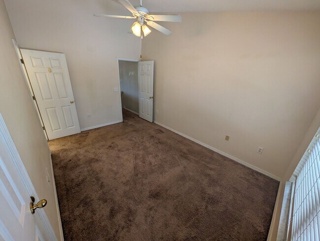 Building Photo - For Rent- 2 Bed 2 And