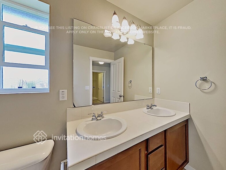 Building Photo - 8226 82nd Dr NE