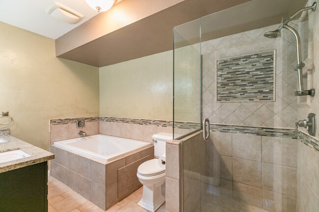 Building Photo - 817 Nadelhorn Dr