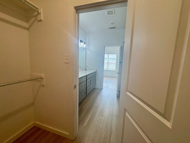 Building Photo - Spacious 3-Bedroom Duplex Near Texas Tech