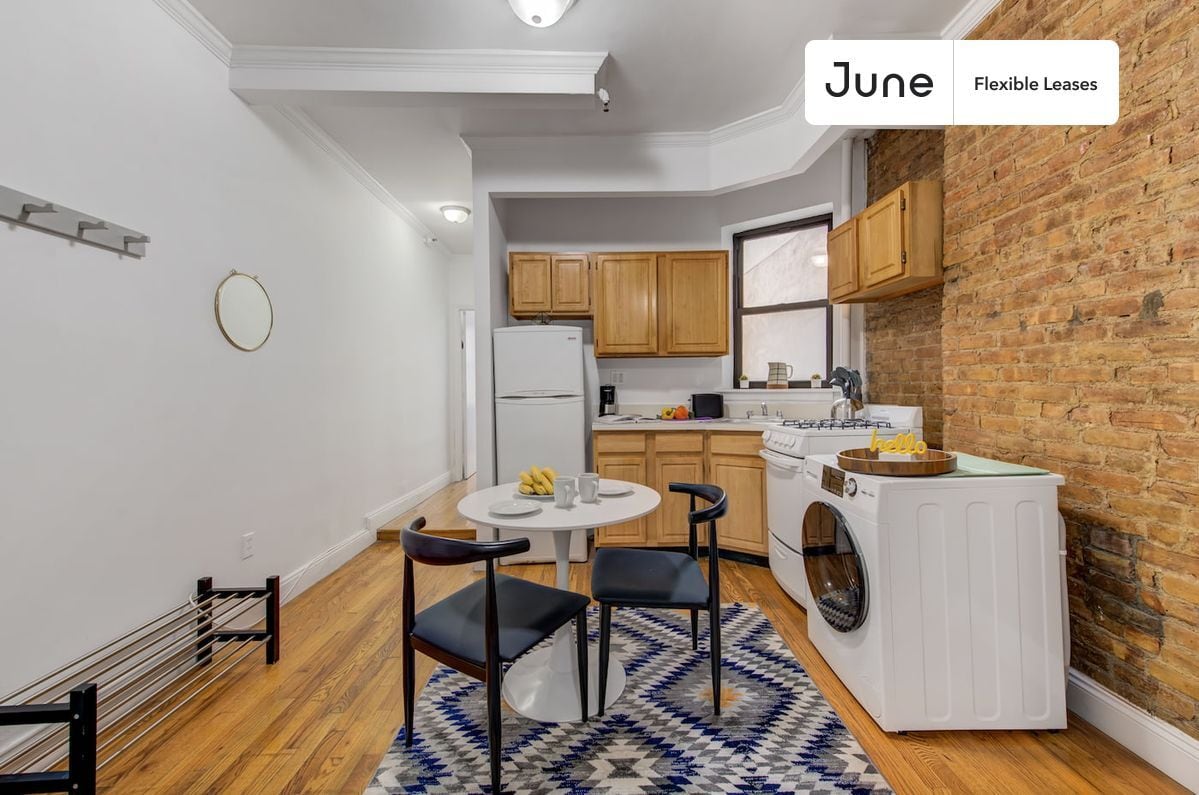 Building Photo - Enchanting ROOM at The Lexington House