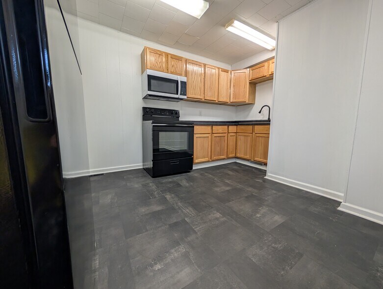 Building Photo - 316 Chicago Rd