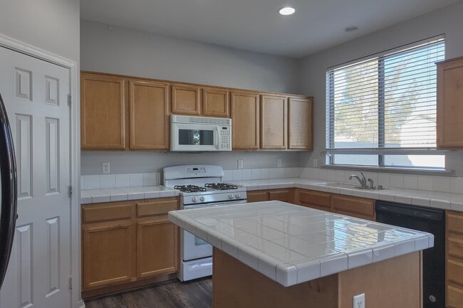 Building Photo - 9222 Cazador St