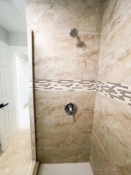 Building Photo - 722 E Strong Pkwy