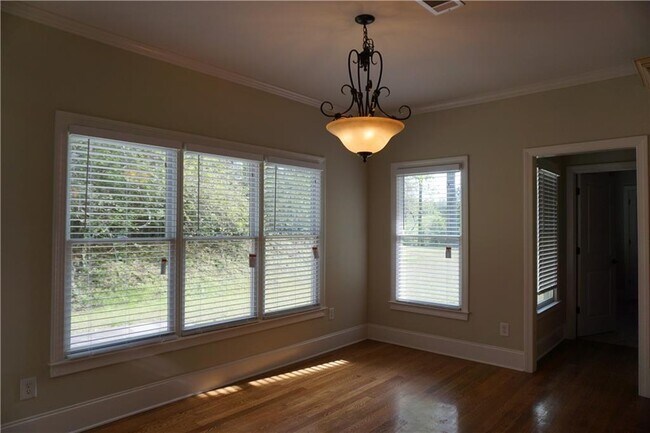 Building Photo - 2597 Stone Manor Dr NE