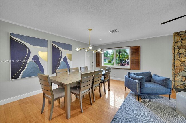 Building Photo - 1518 N Yale Dr